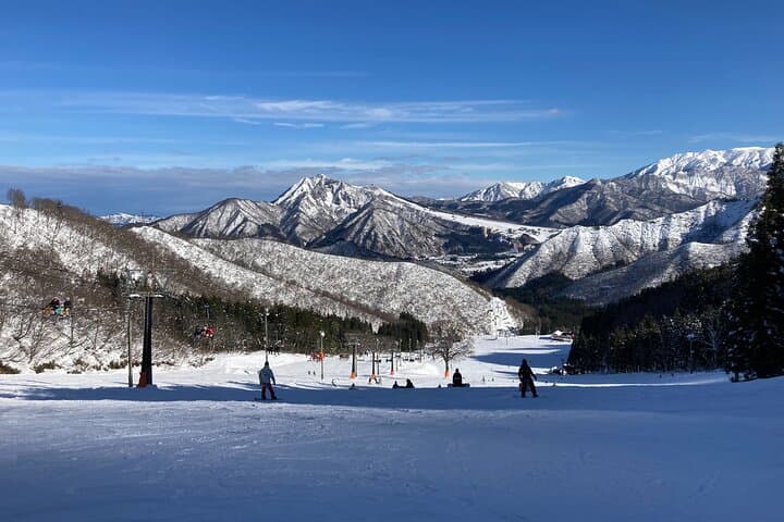 Beginner Snowboard Lesson in Yuzawa from Tokyo — GoPro Option photo 3