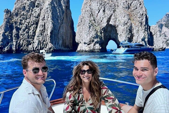 Private Capri Island Boat Tour from Sorrento with Aperitif & Swim photo 4