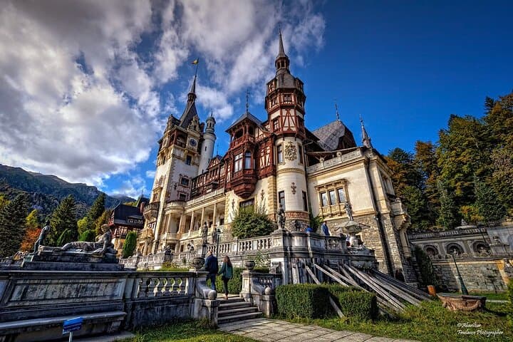 Sinaia Castles: Peles & Iulia Hasdeu Day Trip from Bucharest