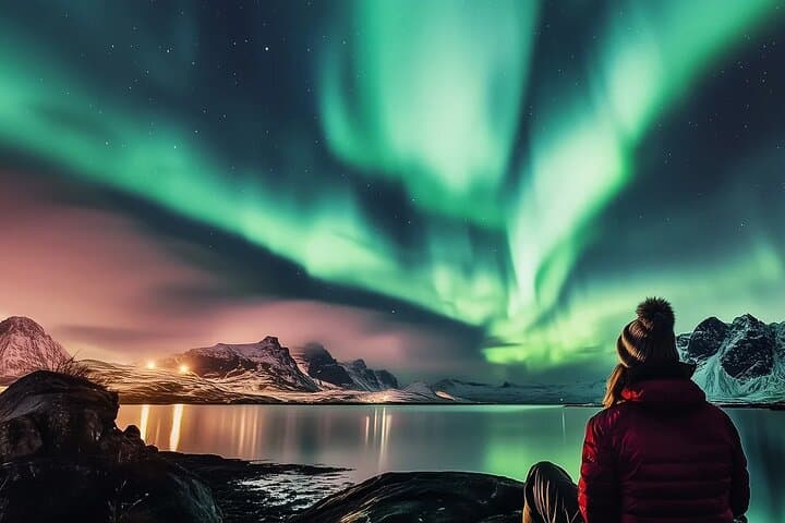 Northern Lights Hunt from Tromsø: Private Basecamp with Local Guides