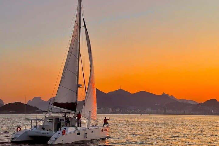 Private Catamaran Tour with Churrasco in Guanabara Bay