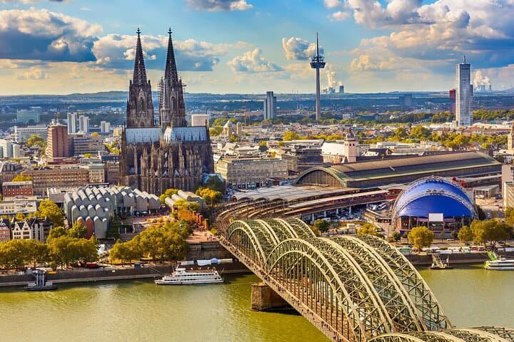 Private Transfer: Brussels to Cologne with 2-Hour Maastricht Stop
