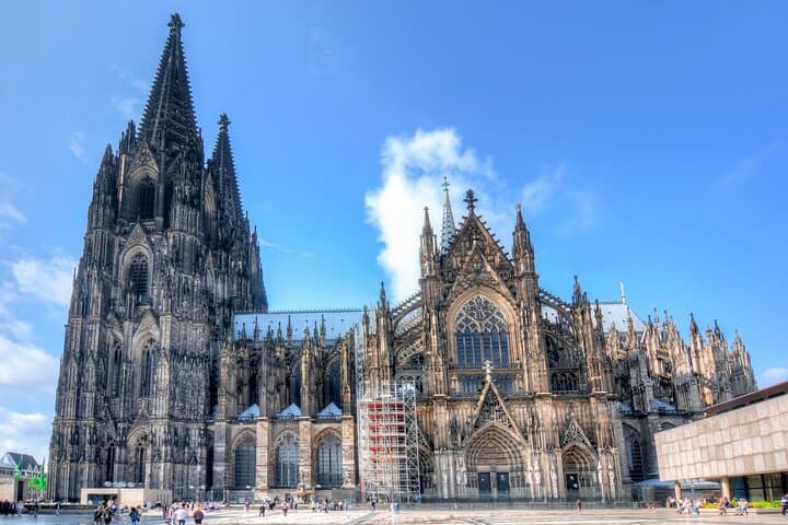 Private Brussels to Cologne Transfer with 2-Hour Sightseeing Stop (Leuven, Maastricht, Liège) photo 6