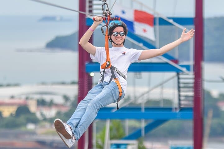 Soar Above Panama City: Urban Zipline Over the Skyline at POIN Panama photo 2