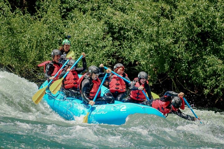 Lower Trancura River Rafting: Class III Rapids near Pucón