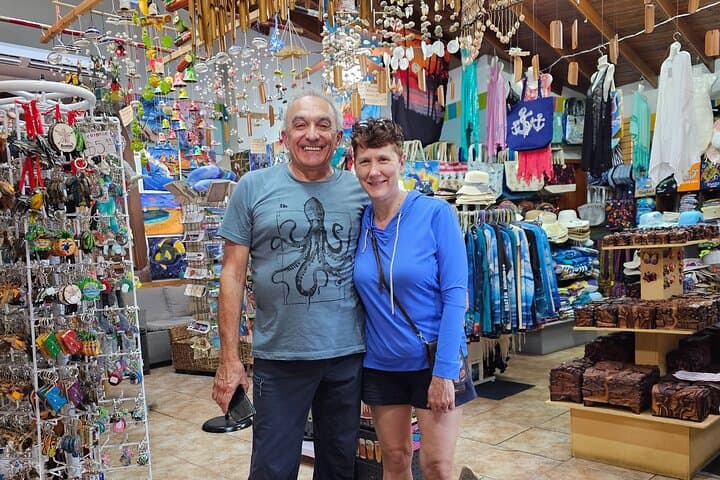 Roatan Wildlife Adventure and West Bay Beach Day Trip photo 5