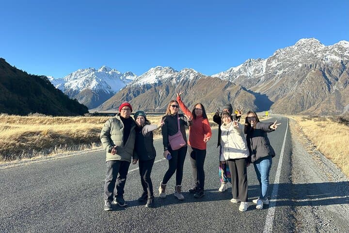 Aoraki/Mount Cook Day Trip from Christchurch: Lake Tekapo, Tasman Glacier & Lavender
