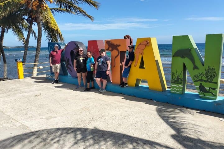 Roatán Private Snorkeling & Eco-Park Combo: West Bay Beach, Sloths & Monkeys photo 6