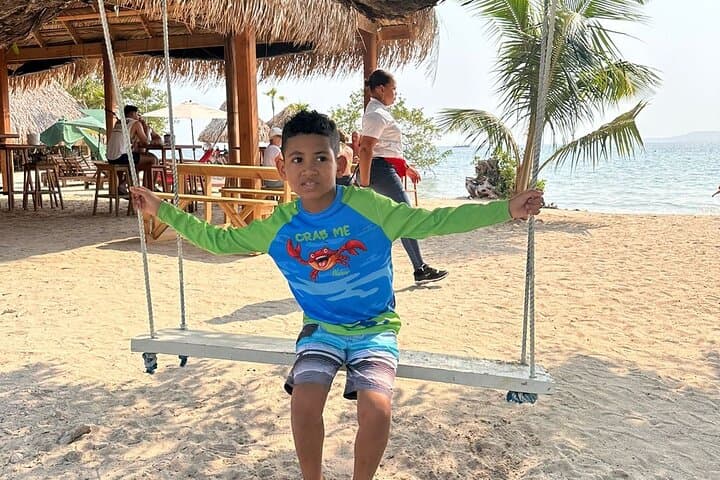 South Roatan Drift Snorkel and Brady's Cay Private Beach with Monkey & Sloth Sanctuary