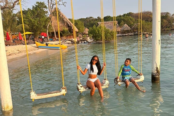 South Roatan Drift Snorkel and Brady's Cay Private Beach with Monkey & Sloth Sanctuary photo 3