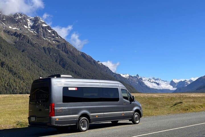 Milford Sound Tour from Queenstown: Scenic Drive & 2-Hour Nature Cruise photo 3