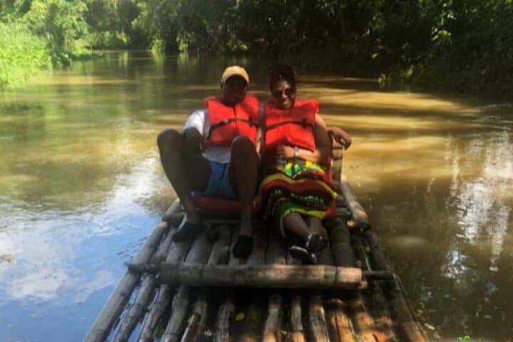Private Martha Brae Bamboo Rafting from Montego Bay — Hour-Long River Rafting Experience photo 3