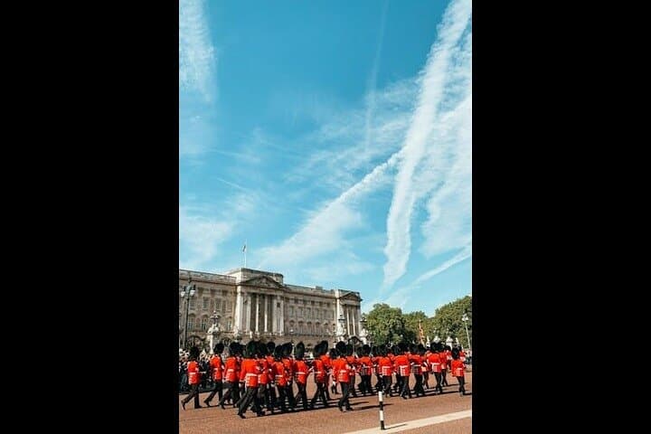 London Royal Highlights: Guided Walk & Changing of the Guard photo 3