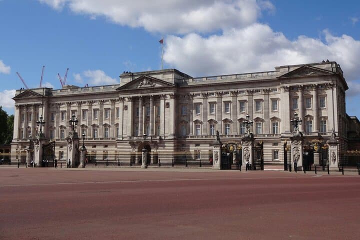 Royal London Walking Tour: Buckingham Palace to Westminster in 2 Hours photo 2