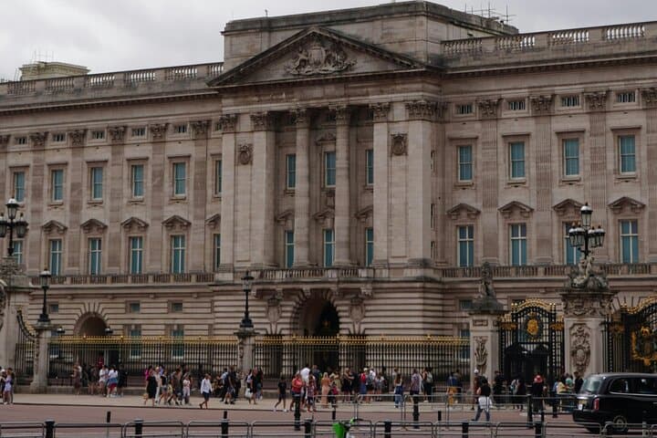 Royal London Walking Tour: Buckingham Palace to Westminster in 2 Hours photo 4