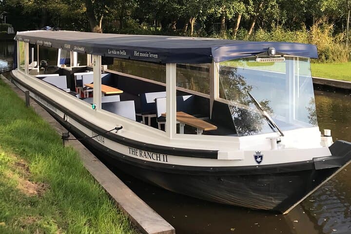 Private Giethoorn VIP Boat Tour: 1–2 Hour Canal & Lake Cruise