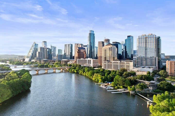 Paddle Austin: Guided Downtown Skyline Kayak Tour on Lady Bird Lake