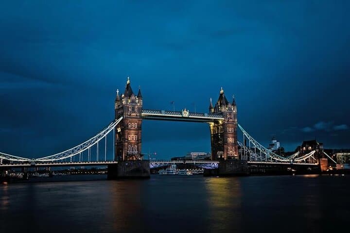 London Bridges by Night: Private Illuminated Tour of Thames Landmarks photo 4