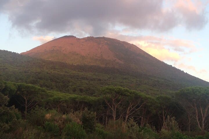 Vesuvius Hike and Sunset Sailing Aperitif on the Bay of Naples