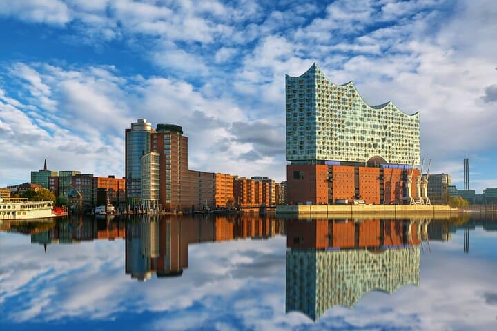 Amsterdam to Hamburg Private Transfer with 2-Hour Bremen Stop — Comfortable Door-to-Door Drive