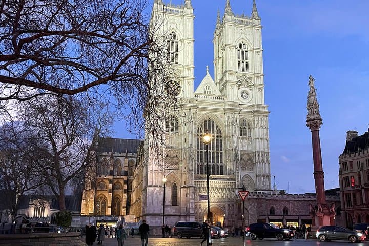 Private London Walking Tour: Westminster Secrets & Royal Tales — 4-Hour Guided Walk