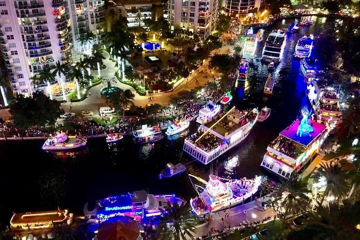 Fort Lauderdale Holiday Lights Cruise: Sea Rocket Intracoastal Tour photo 1