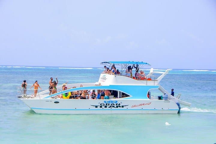 Punta Cana Catamaran Party: Snorkel, Natural Pool & Open Bar Cruise photo 2
