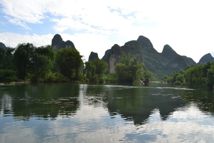 Li River Cruise and Yulong Bamboo Rafting Day Tour from Guilin photo 3