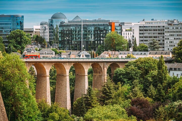Amsterdam to Luxembourg Private Transfer with 2-Hour Sightseeing Stop