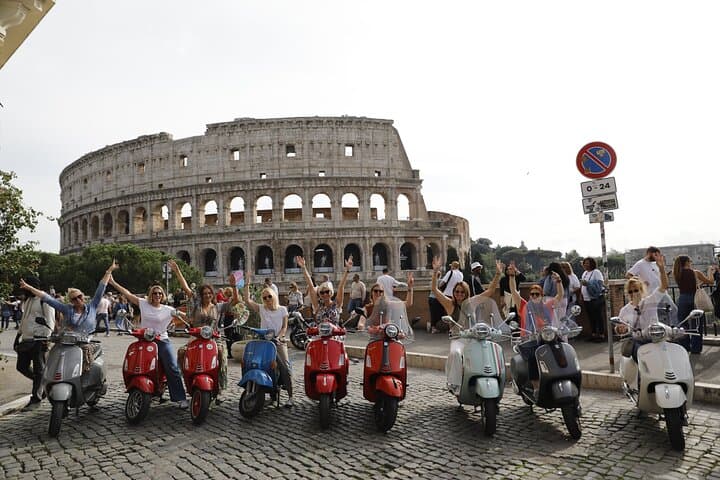 Rome Vespa Photo Tour: Capture the Colosseum, Pantheon & Piazza Navona photo 4