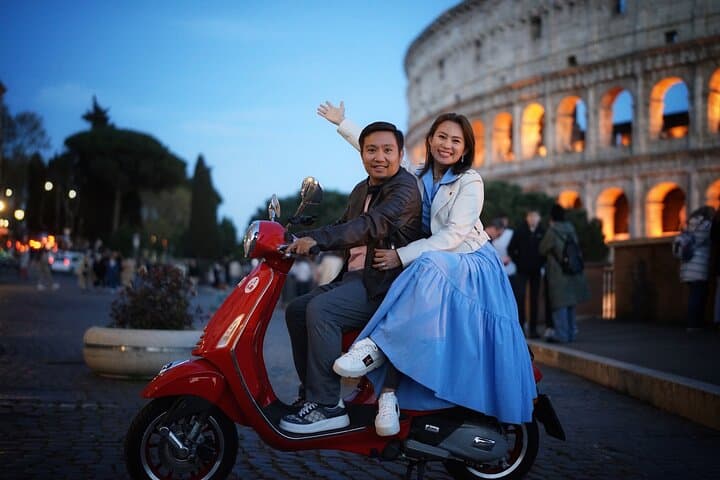 Rome Vespa Photo Tour: Capture the Colosseum, Pantheon & Piazza Navona photo 5