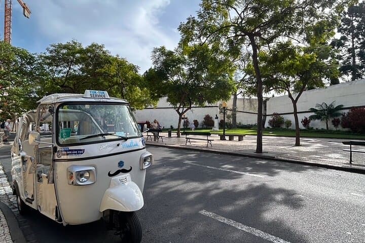 Madeira Grand Experience: Private Tuk Tuk Big Tour of Funchal