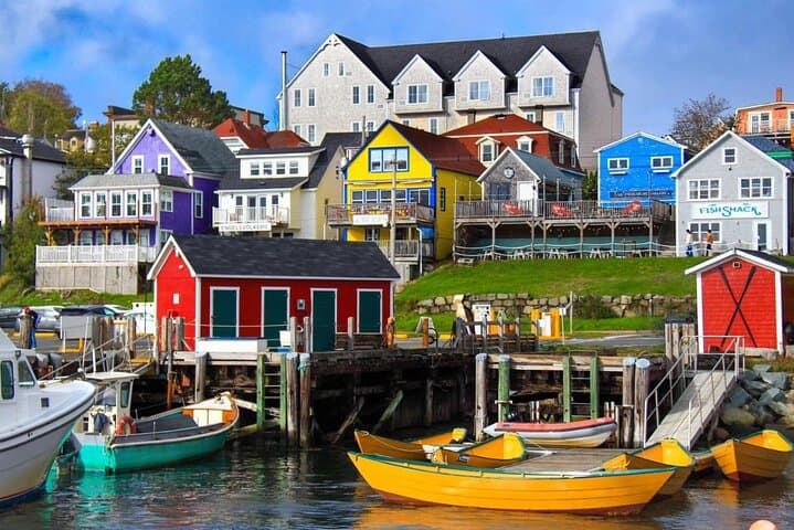 Halifax and South Shore Private 8-Hour Guided Tour: Lunenburg, Mahone Bay & Ovens