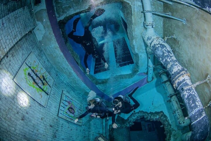 Deep Dive Dubai: Explore the World’s Deepest Pool and Indoor Scuba Experience photo 6