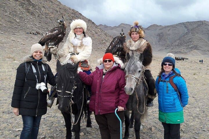 Golden Eagle Festival Bayan-Ölgii Mongolia: Eagle Hunting, Altai Peaks & Nomad Culture