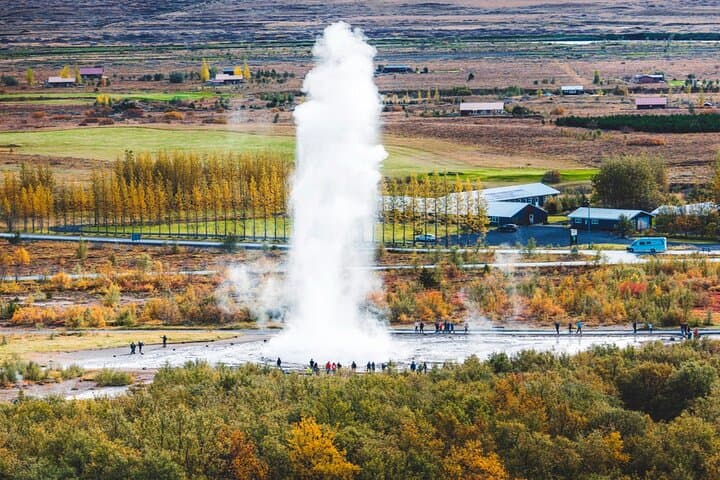 Private Golden Circle Tour: Thingvellir, Geysir, Gullfoss & Kerid (Multi-Language Guides) photo 2