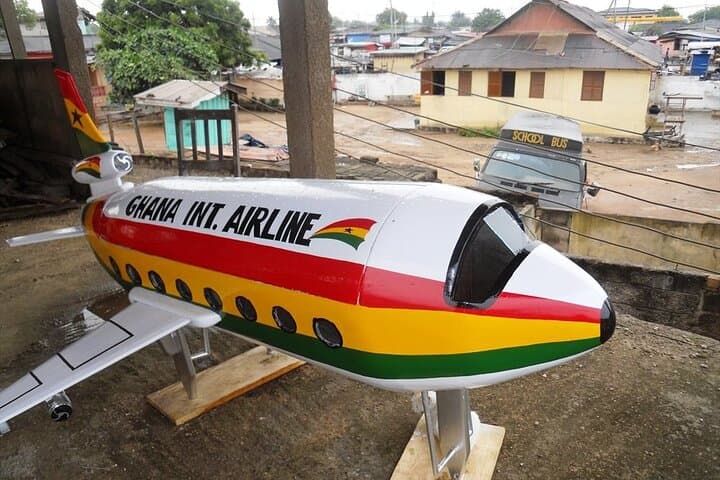 Teshie Fantasy Coffins & Artist Alliance Gallery: Private Art and Culture Tour in Accra