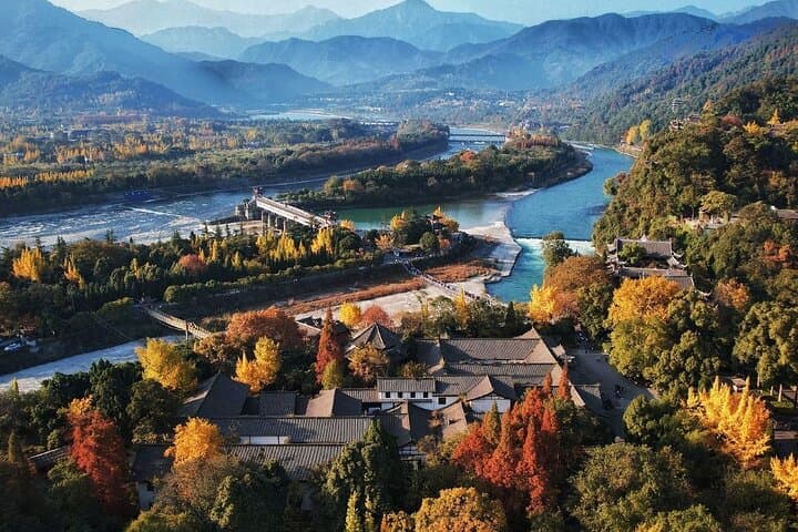 6-Day Dujiangyan and Qingcheng Mountain Tour with Chengdu Panda Base photo 6