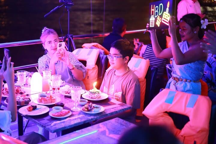 Bangkok Smile Riverside Dinner Cruise: Luxury Buffet on the Chao Phraya