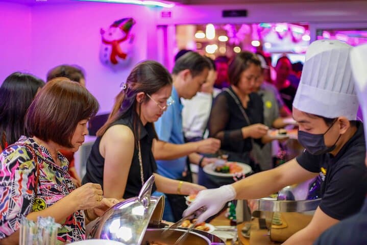 Bangkok Smile Riverside Dinner Cruise: Luxury Buffet on the Chao Phraya photo 4