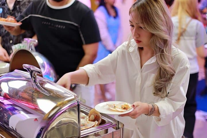 Bangkok Smile Riverside Dinner Cruise: Luxury Buffet on the Chao Phraya photo 5