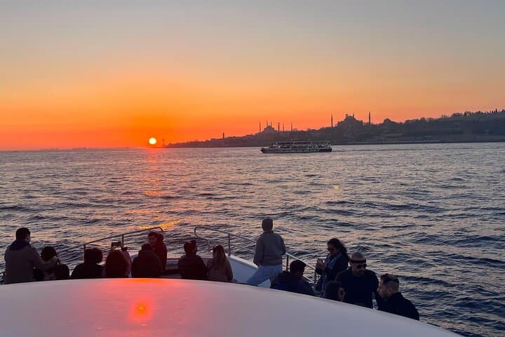 Bosphorus Sunset Cruise on a Luxurious Yacht in Istanbul photo 4