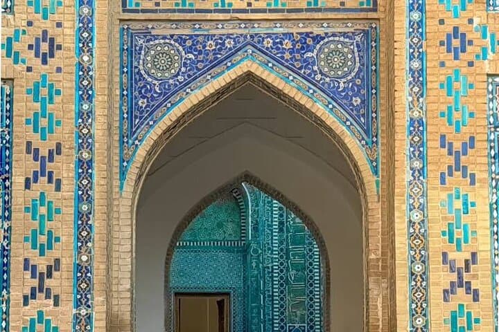 Ancient and Modern Samarkand: Registan, Shah‑i‑Zinda & Siab Bazaar Tour photo 6