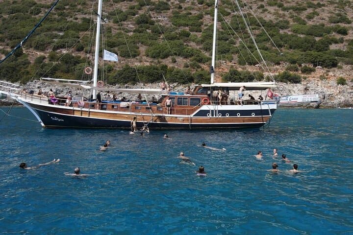 Saranda Daily Yacht Tour: Kakome, Krorez & Qefali Boat Trip from Sarandë photo 2