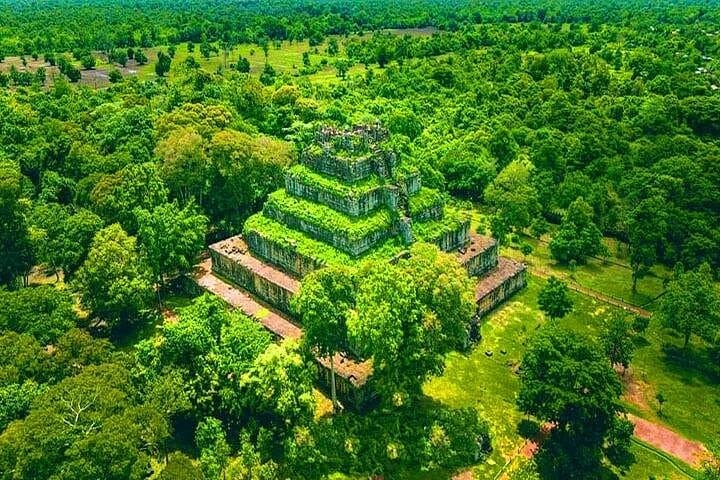 Full-Day Preah Vihear and Koh Ker Temple Tour from Siem Reap: Cliffside Views & Pyramid Ruins photo 2