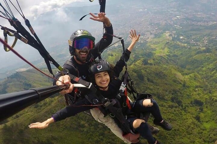 Paragliding Medellín: The Dream of Flying Over Bello’s Hills