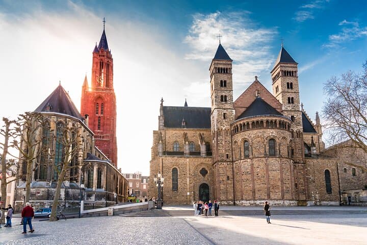 Amsterdam to Luxembourg Private Transfer with 2-Hour Sightseeing Stop photo 2