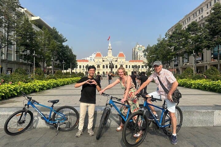 Cycle Saigon: Private 4–6 Hour Ho Chi Minh City Sightseeing Bike Tour