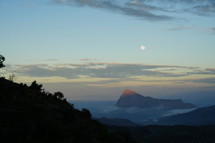 Overnight Jebel Shams Summit Hike: Two-Day Camp & Sunrise Summit photo 4