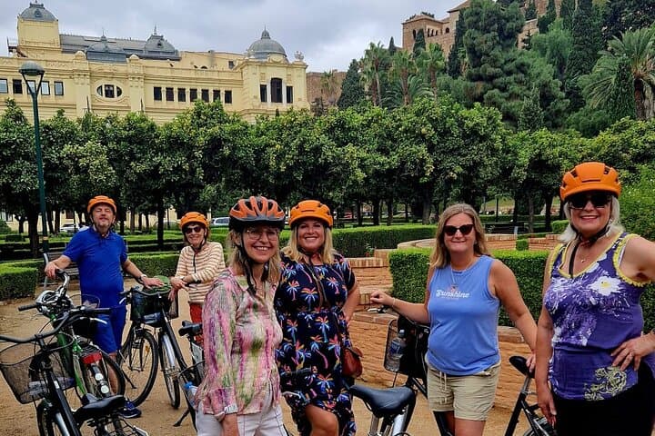 Malaga La Bella Coast Bike Tour — Guided Coastal & City Bike Experience photo 2